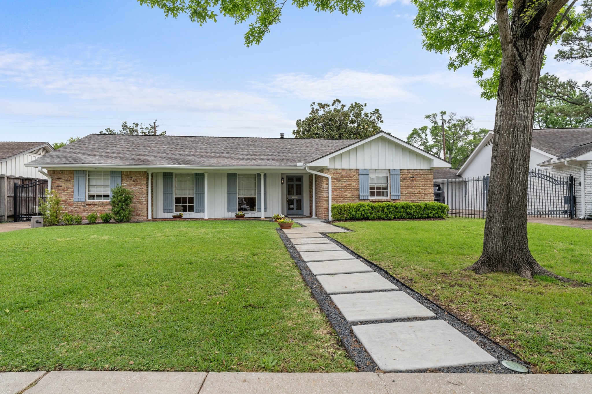 6158 Burgoyne Road Houston, TX 77057 - Photo 7 of 37 a front view of a house with a yard