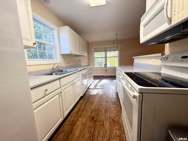 $269,900 | 6905 North Flagstone Court, Peoria, IL 61615