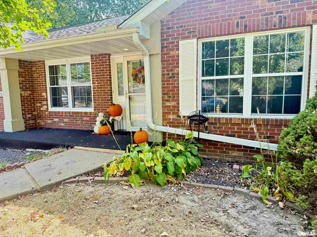 $269,900 | 6905 North Flagstone Court, Peoria, IL 61615