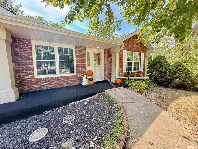 $269,900 | 6905 North Flagstone Court, Peoria, IL 61615