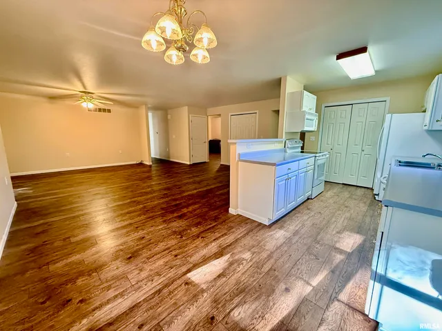 $269,900 | 6905 North Flagstone Court, Peoria, IL 61615