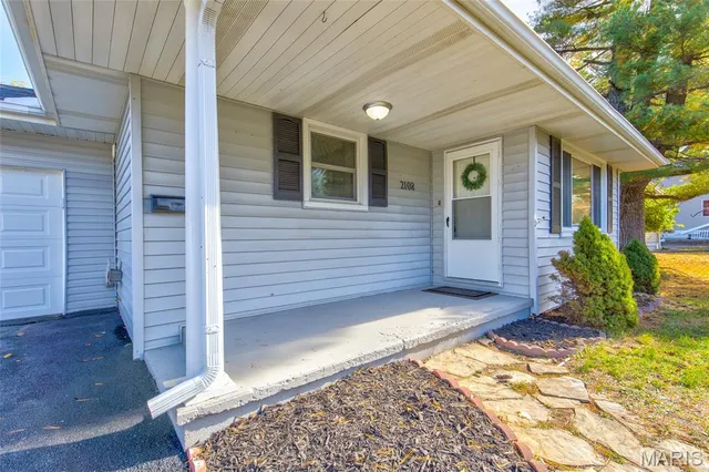 $169,900 | 2108 Holland Avenue, Alton, IL 62002