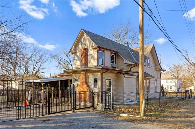 $155,900 | 1701 West Walnut Street, Independence, MO 64052