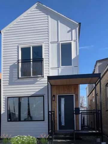 $395,000 | 948 North Homan Avenue, Chicago, IL 60651