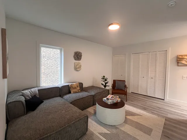 $395,000 | 948 North Homan Avenue, Chicago, IL 60651