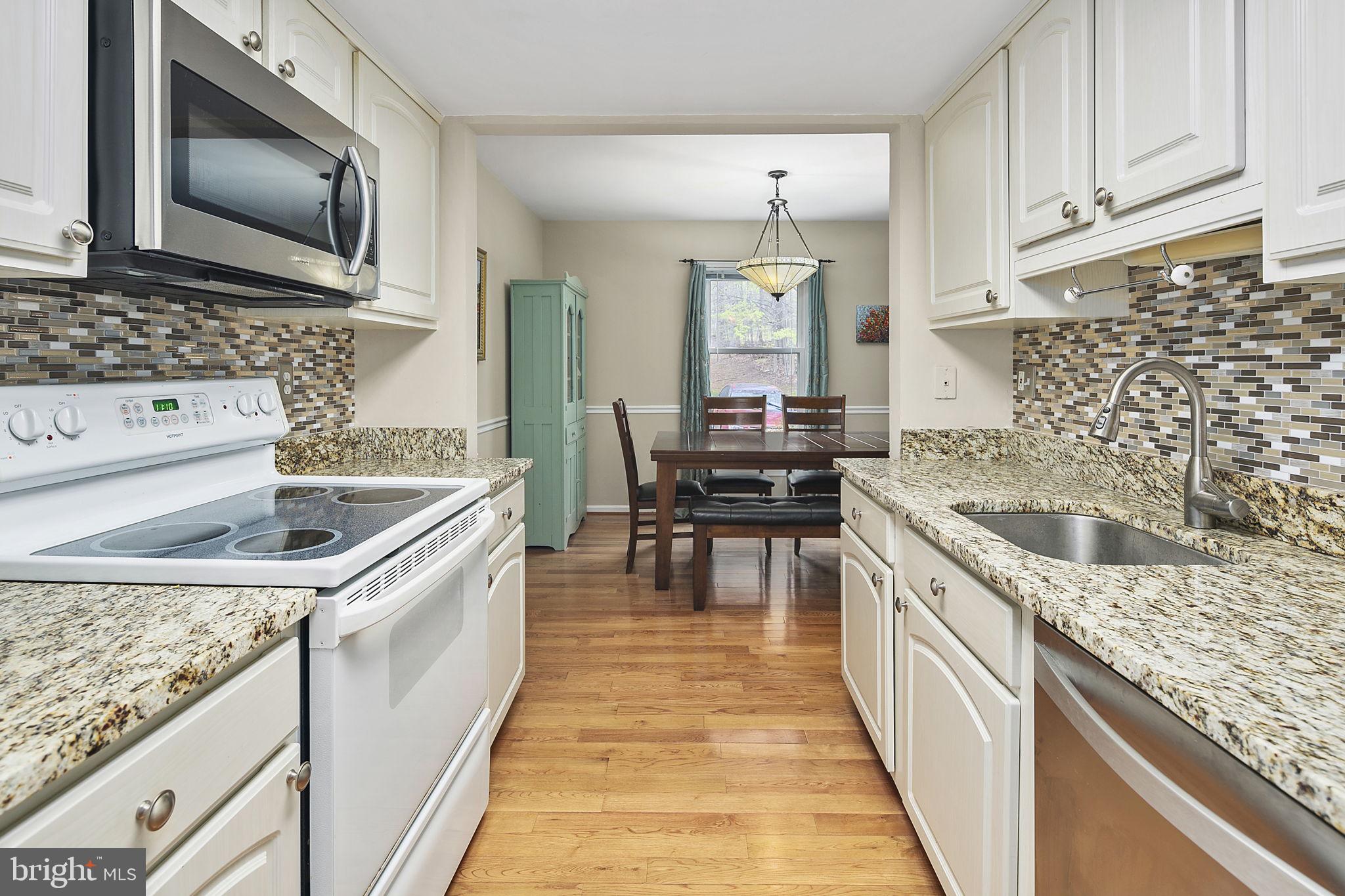 6245 Rathlin Drive Springfield, VA 22152 - Photo 8 of 43