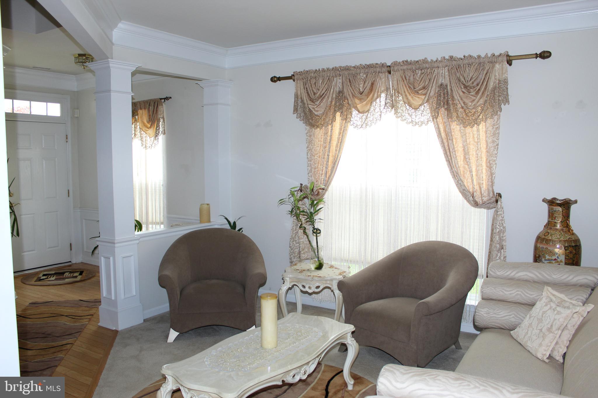 66 Pennington Court Delanco, NJ 08075 - Photo 7 of 37 Living Room 1