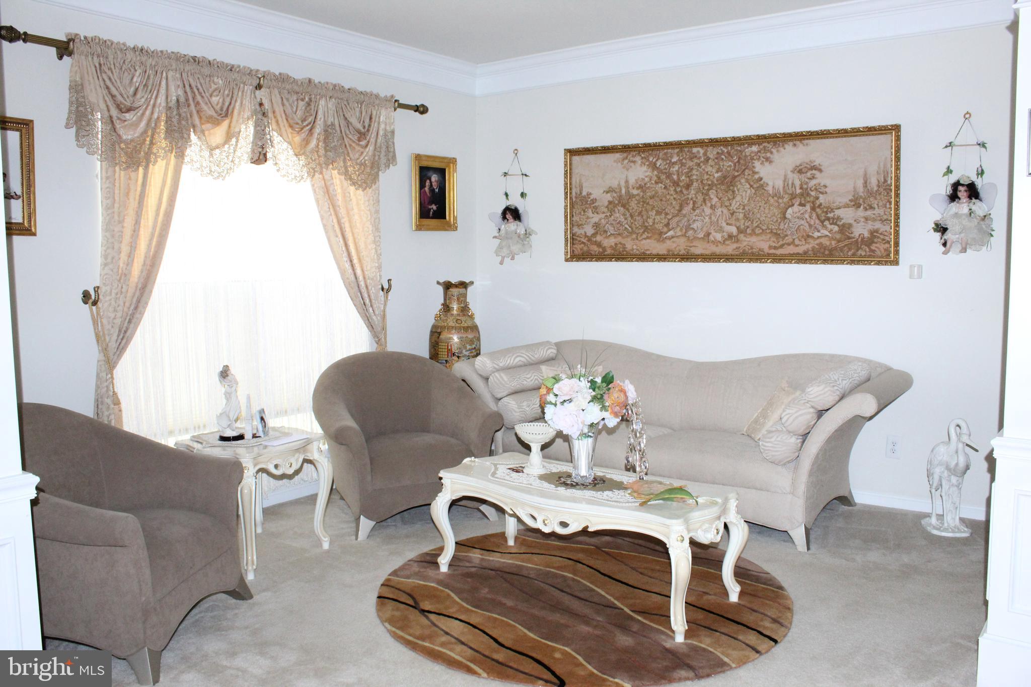 66 Pennington Court Delanco, NJ 08075 - Photo 8 of 37 Living Room 1