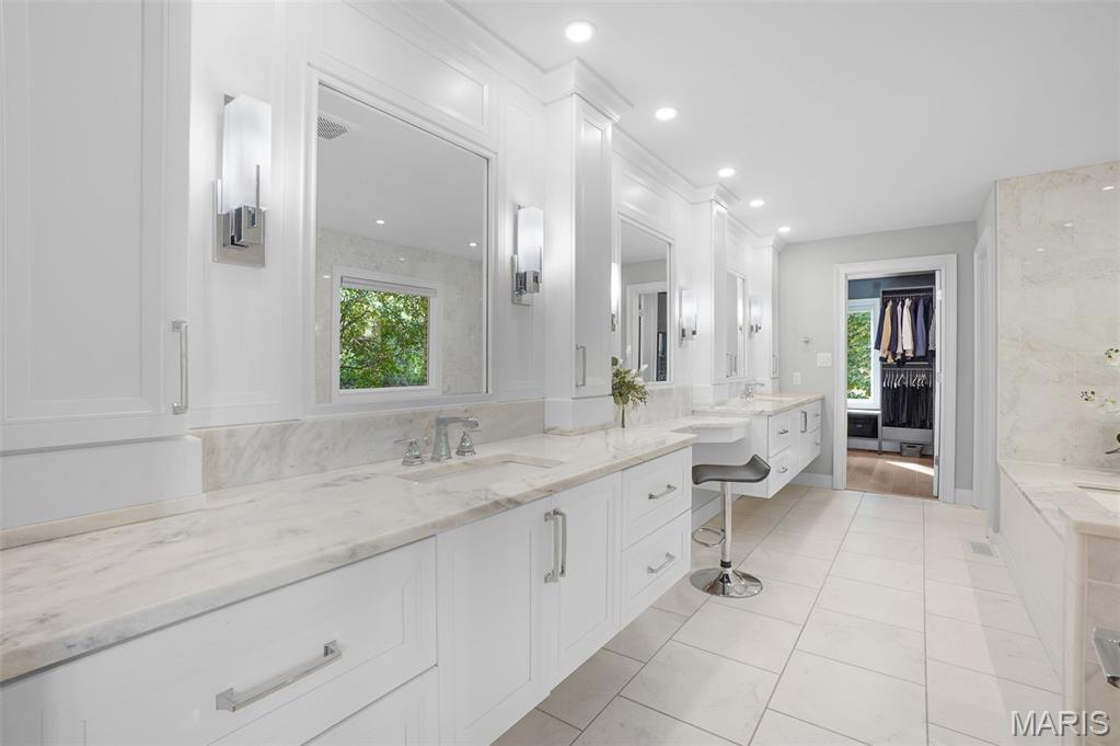 241 South Graeser Road Creve Coeur, MO 63141 - Photo 32 of 66 Gallery Image 32
