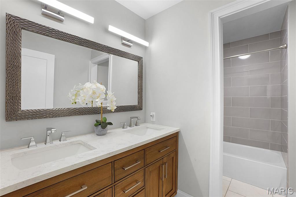 241 South Graeser Road Creve Coeur, MO 63141 - Photo 45 of 66 Gallery Image 45