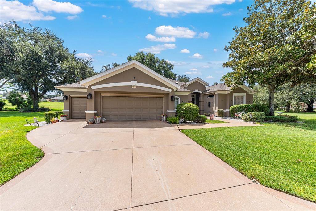 12895 Southeast 91st Terrace Road Summerfield, FL 34491 - Photo 2 of 99 a front view of a house with garden