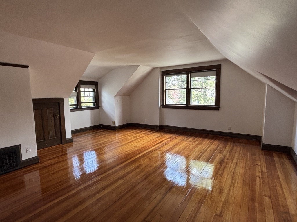 41 Powell Street, Unit UPPR Brookline, MA 02446 - Photo 8 of 14