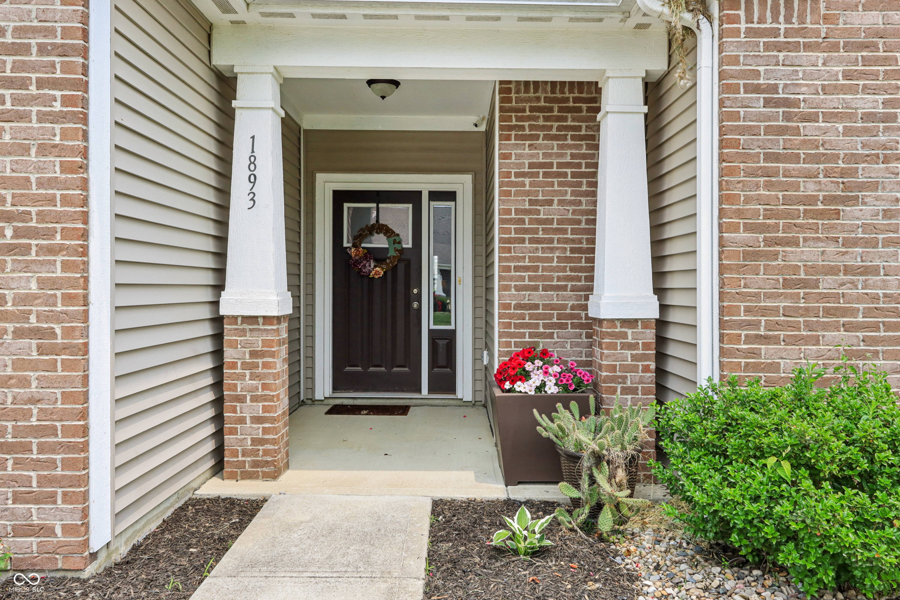 1893 Devonshire Avenue Avon, IN 46123 - Photo 2 of 41