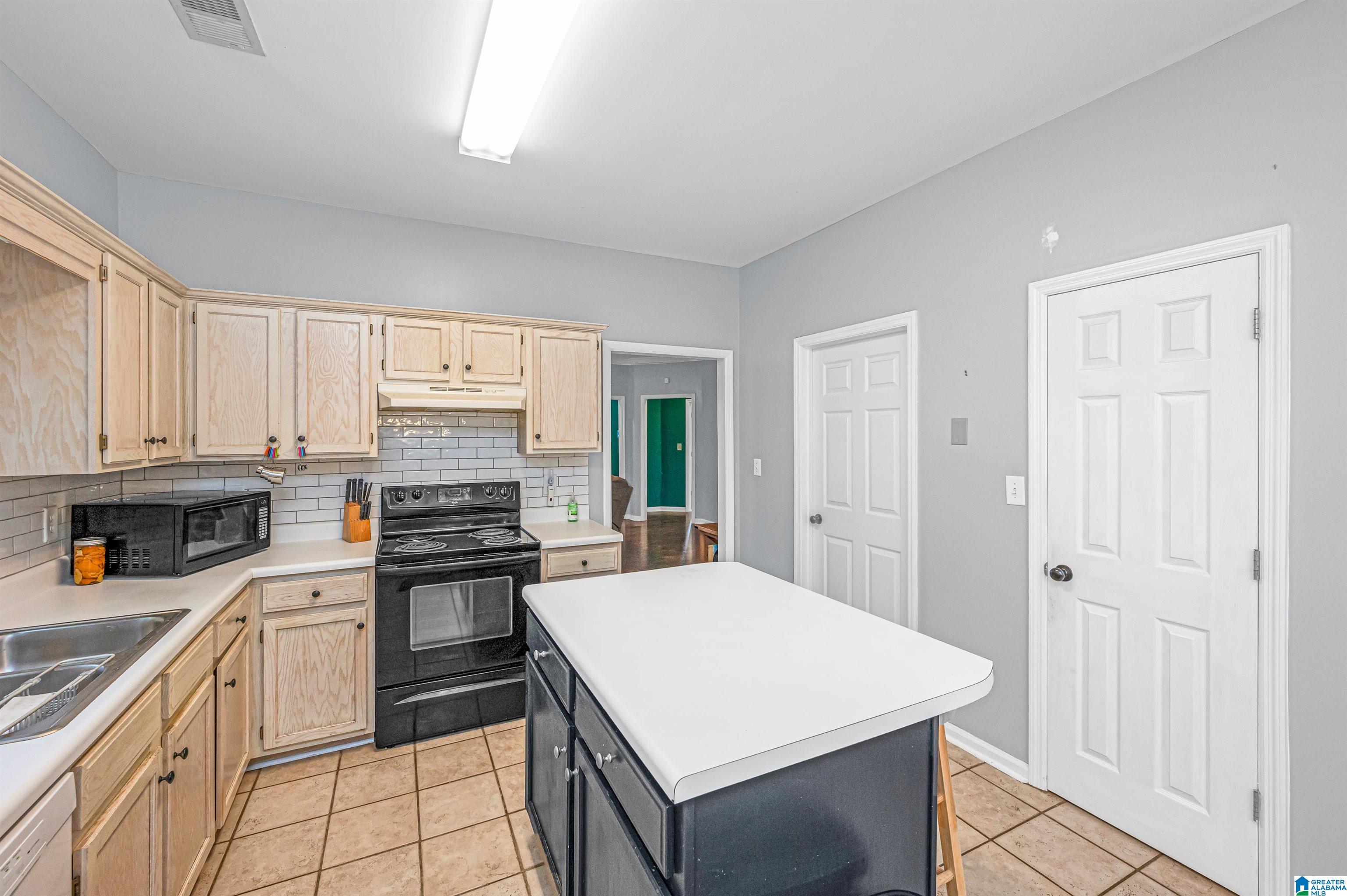 140 Timberleaf Circle Alabaster, AL 35007 - Photo 10 of 30