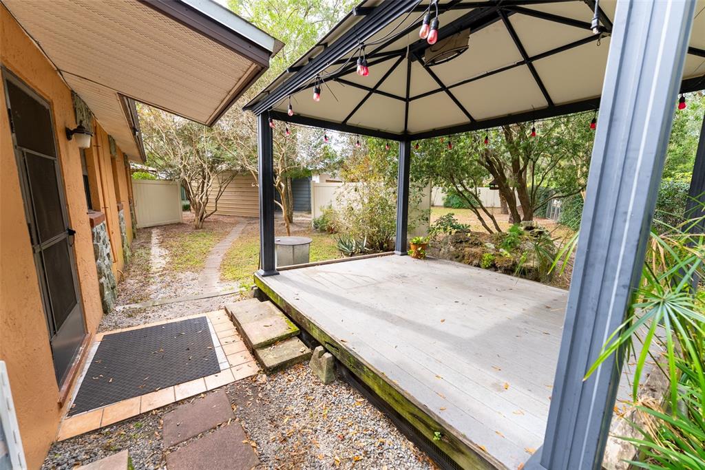 1860 Northeast 62nd Street Ocala, FL 34479 - Photo 61 of 64 a view of a patio with a table and chairs under an umbrella