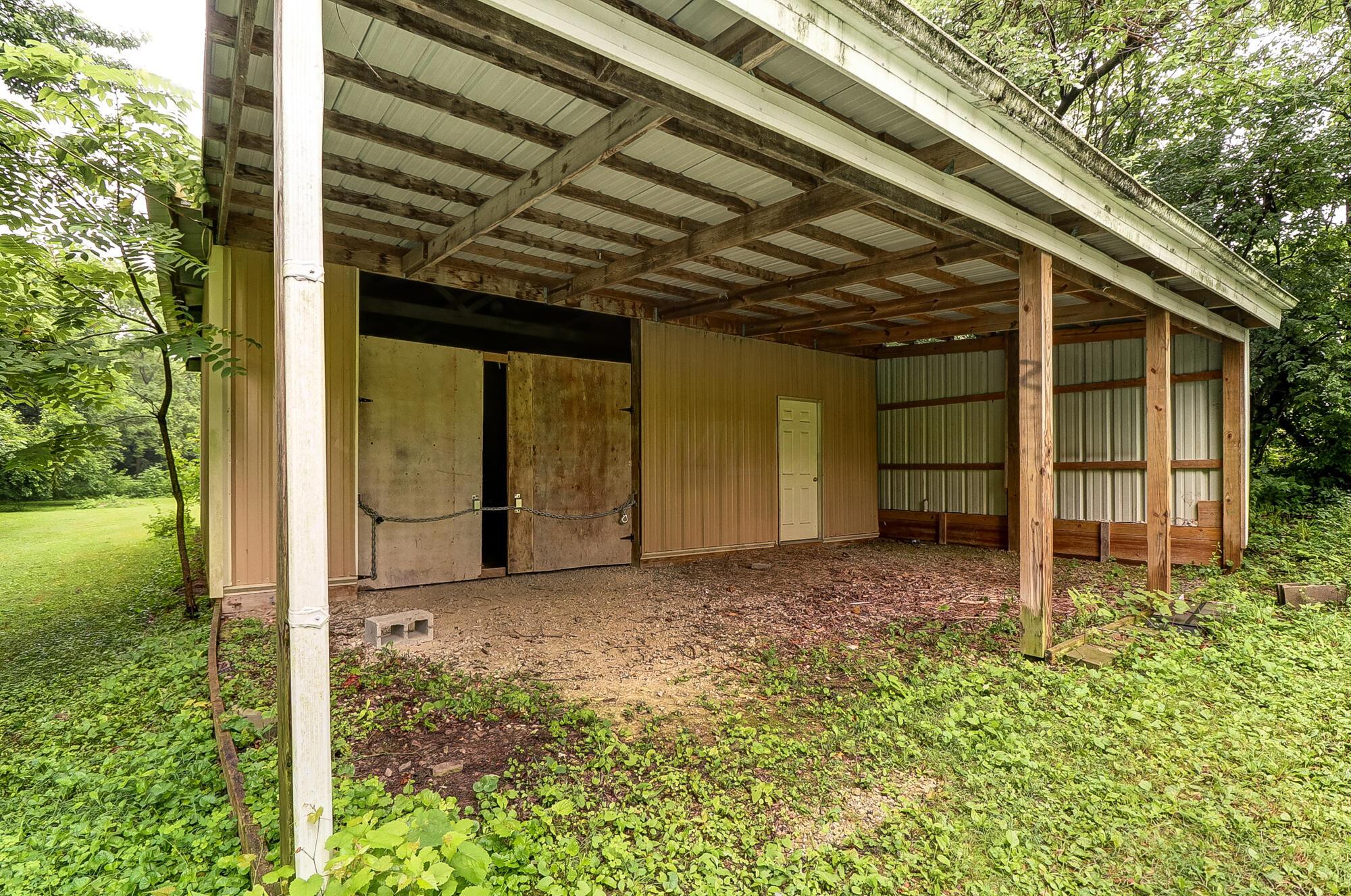 1045 Hart Road Columbus, OH 43223 - Photo 12 of 32 012