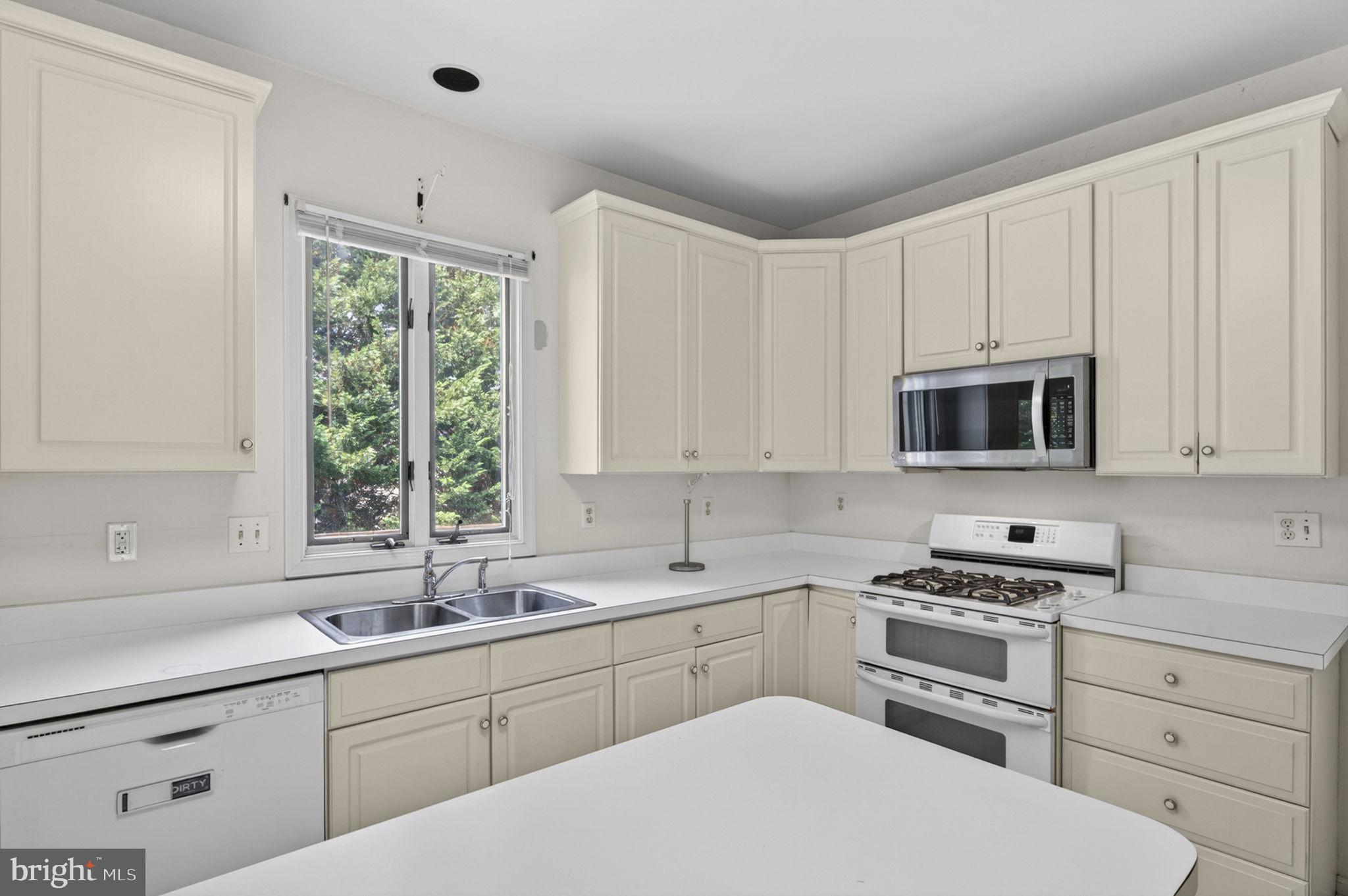 8200 Dry Ridge Road Montgomery Village, MD 20886 - Photo 23 of 85 Kitchen