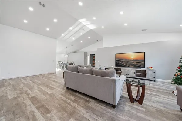 $595,000 | 9823 Sunnyoak Drive, Riverview, FL 33569