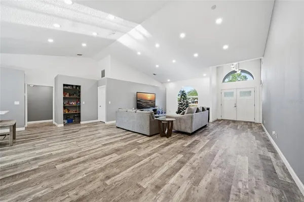 $595,000 | 9823 Sunnyoak Drive, Riverview, FL 33569