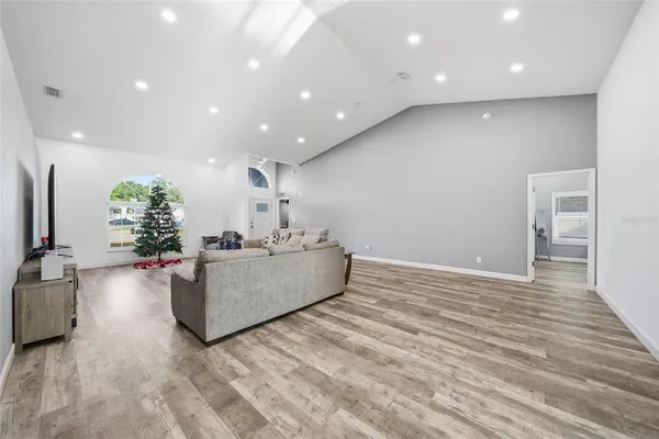 $595,000 | 9823 Sunnyoak Drive, Riverview, FL 33569