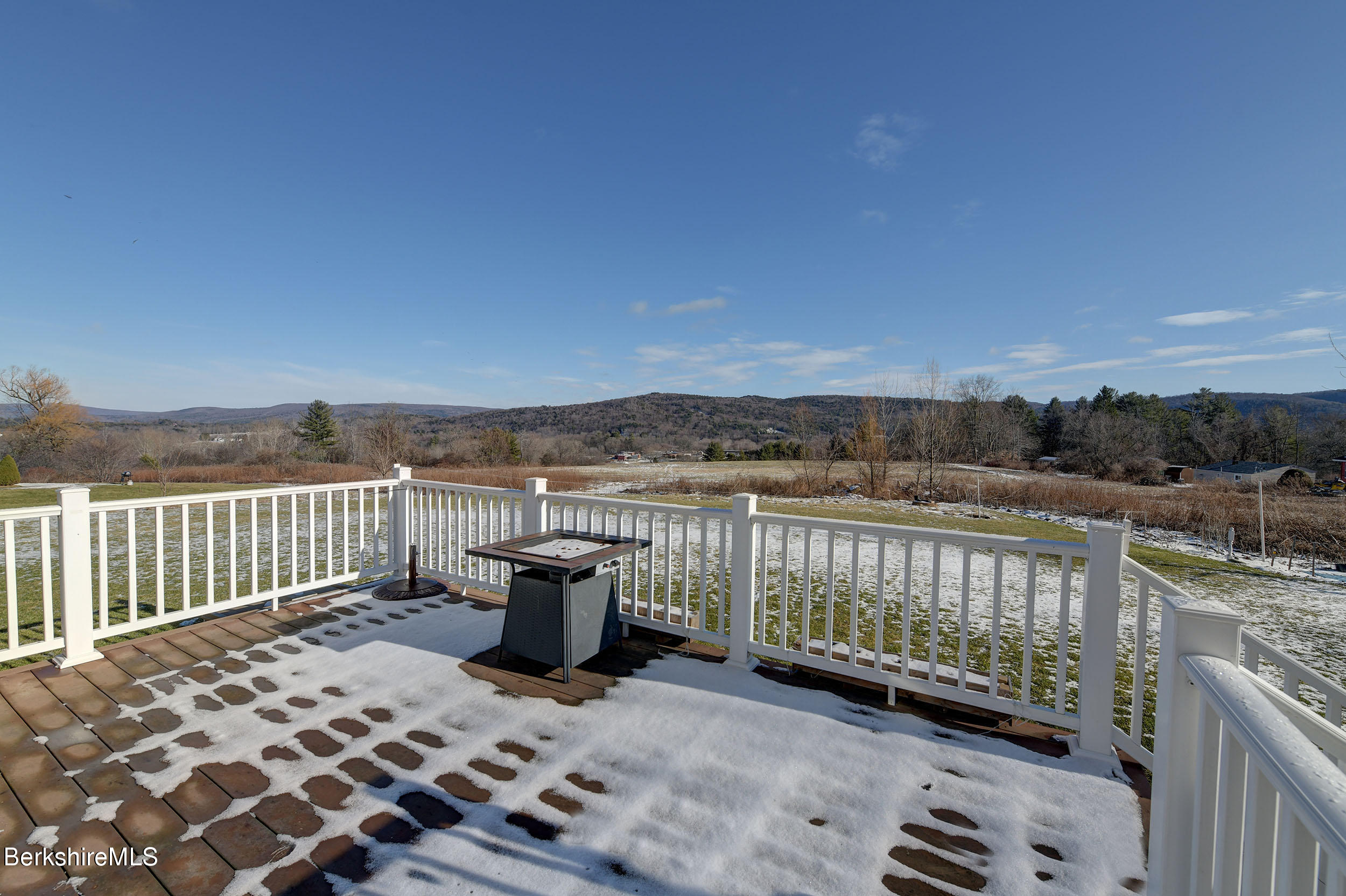 941 Holmes Road Pittsfield, MA 01201 - Photo 20 of 48 41-Deck