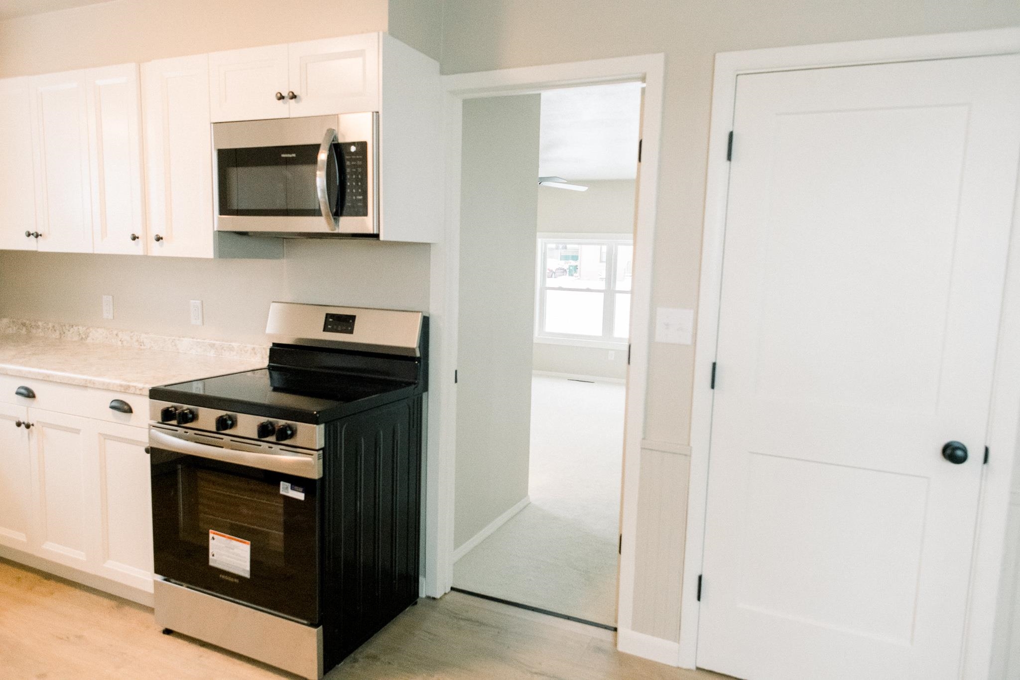 703 Thrush Street Green Bay, WI 54303 - Photo 12 of 39