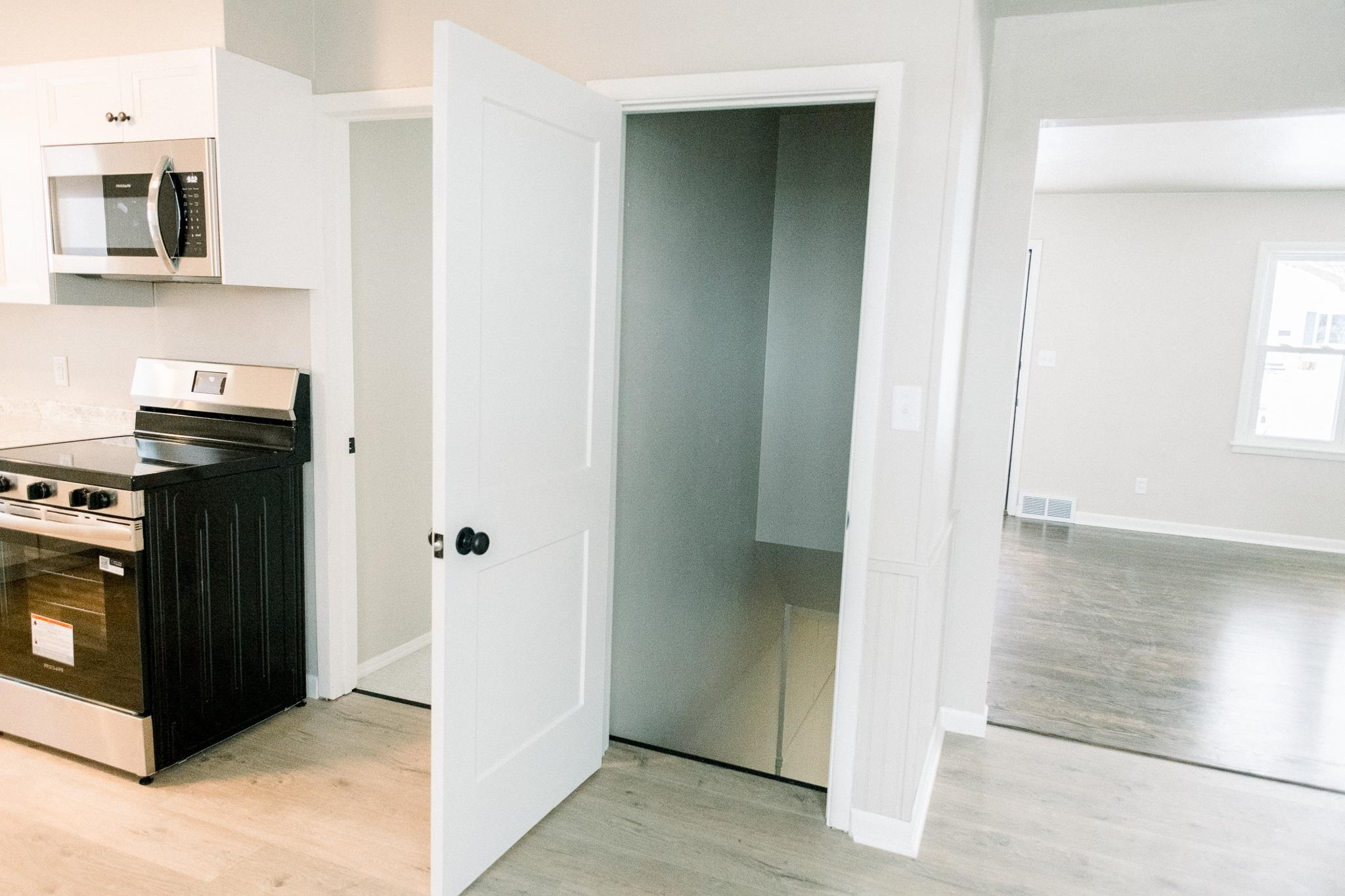 703 Thrush Street Green Bay, WI 54303 - Photo 13 of 39