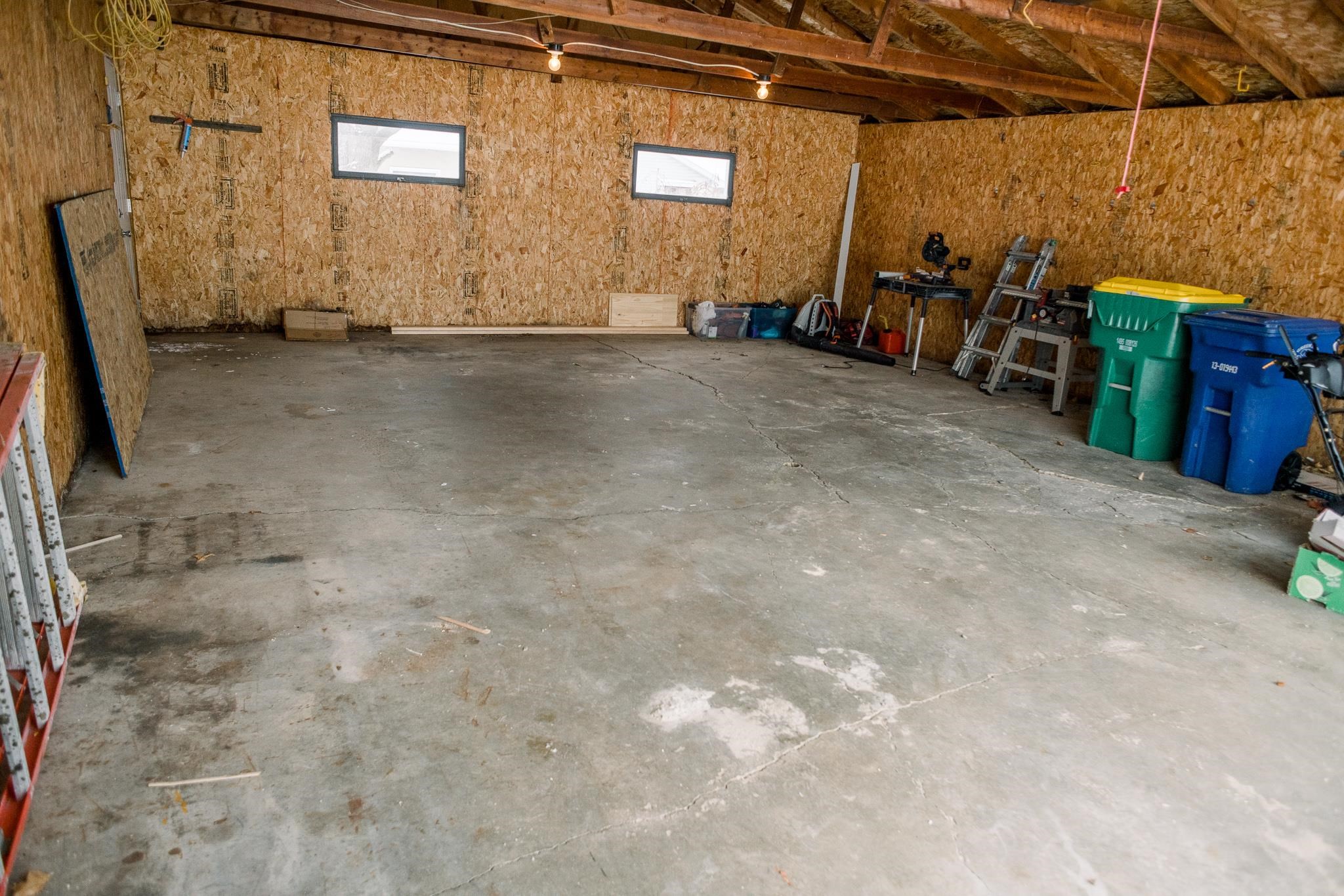 703 Thrush Street Green Bay, WI 54303 - Photo 34 of 39