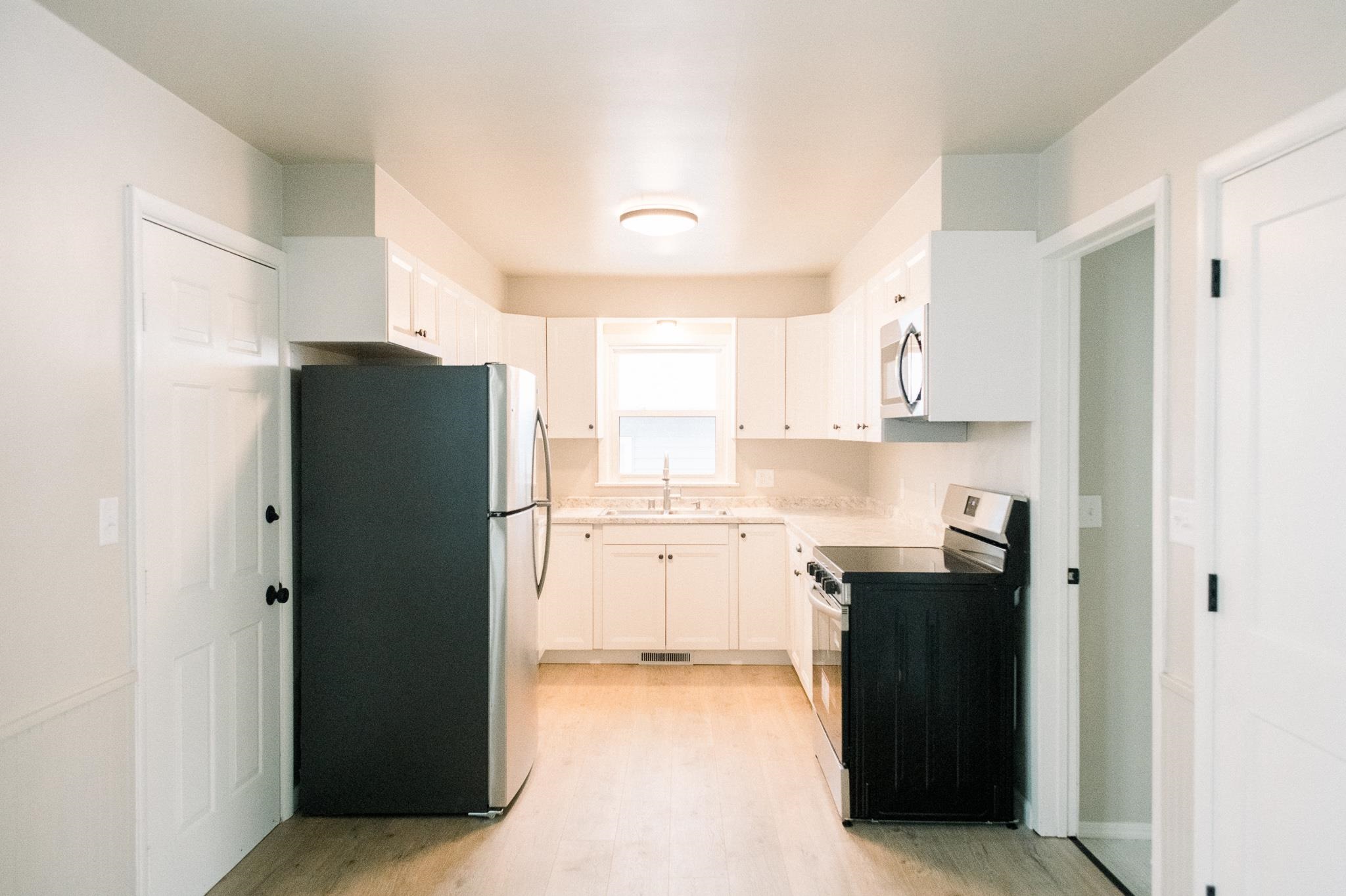 703 Thrush Street Green Bay, WI 54303 - Photo 9 of 39