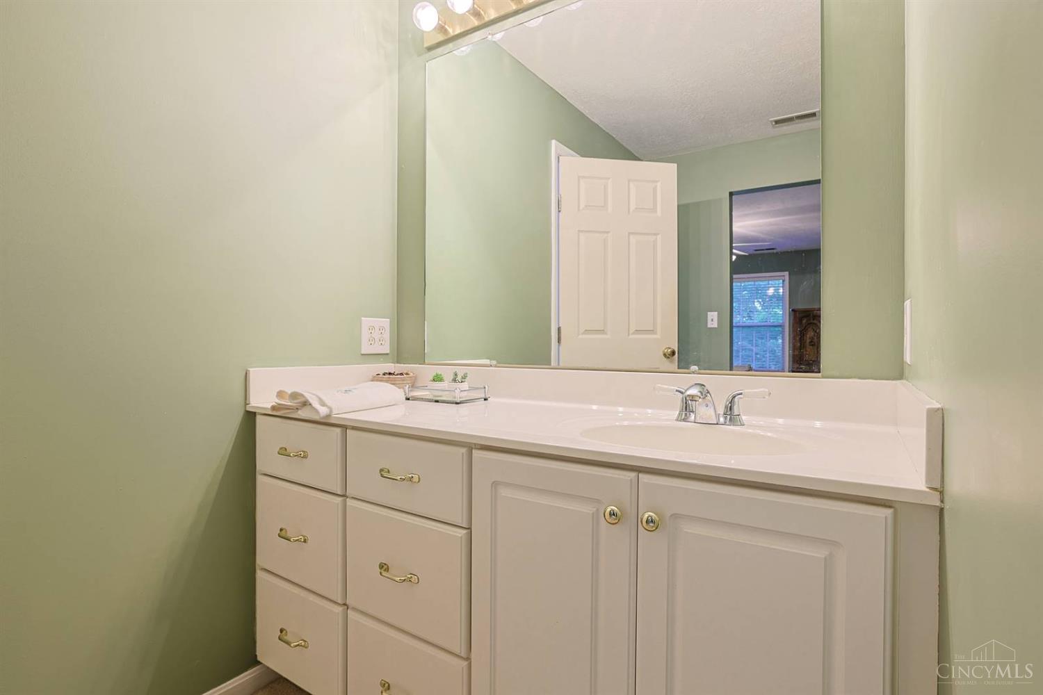 3679 West Galbraith Road, Unit 24 Cincinnati, OH 45247 - Photo 23 of 32 Gallery Image 23