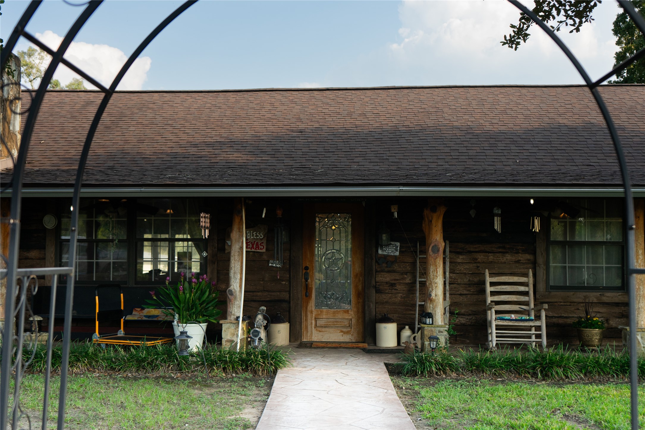 23888 Laneview Road Hempstead, TX 77445 - Photo 38 of 39 a front view of white house