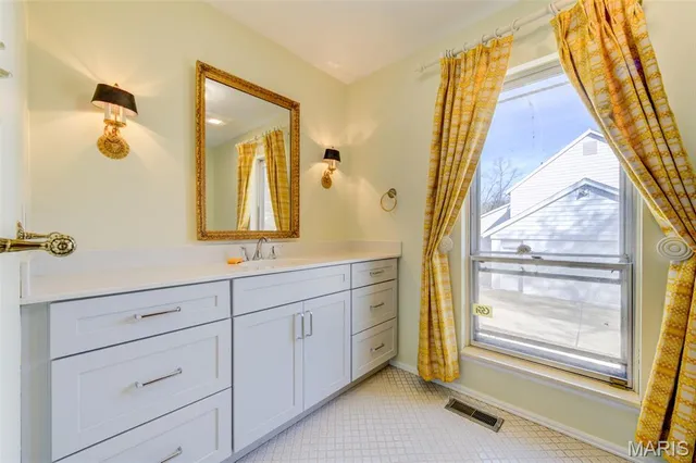 $695,500 | 15137 Chamisal Drive, Chesterfield, MO 63017