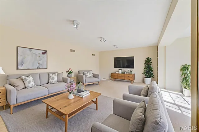 $695,500 | 15137 Chamisal Drive, Chesterfield, MO 63017