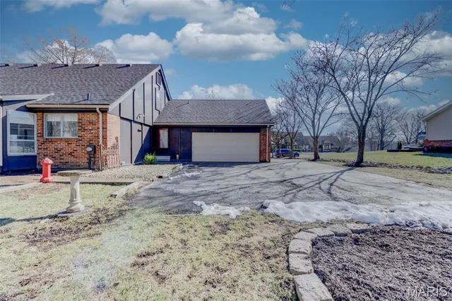 $695,500 | 15137 Chamisal Drive, Chesterfield, MO 63017