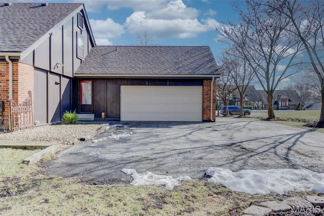 $695,500 | 15137 Chamisal Drive, Chesterfield, MO 63017