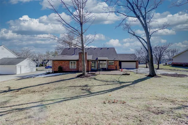 $695,500 | 15137 Chamisal Drive, Chesterfield, MO 63017