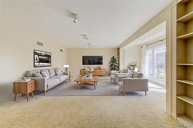 $695,500 | 15137 Chamisal Drive, Chesterfield, MO 63017