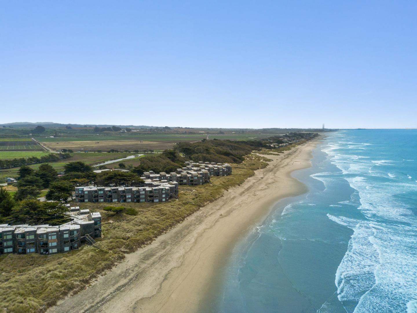 101 Shell Road, Unit 227 Watsonville, CA 95076 - Photo 28 of 29 a view of city and ocean