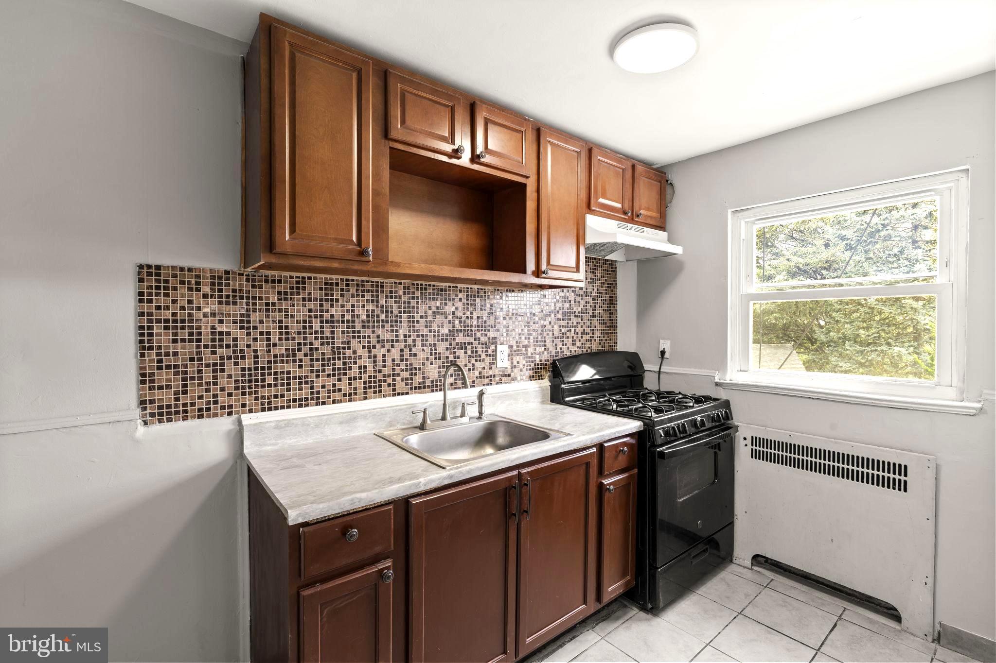 585 Snowden Road Upper Darby, PA 19082 - Photo 11 of 27