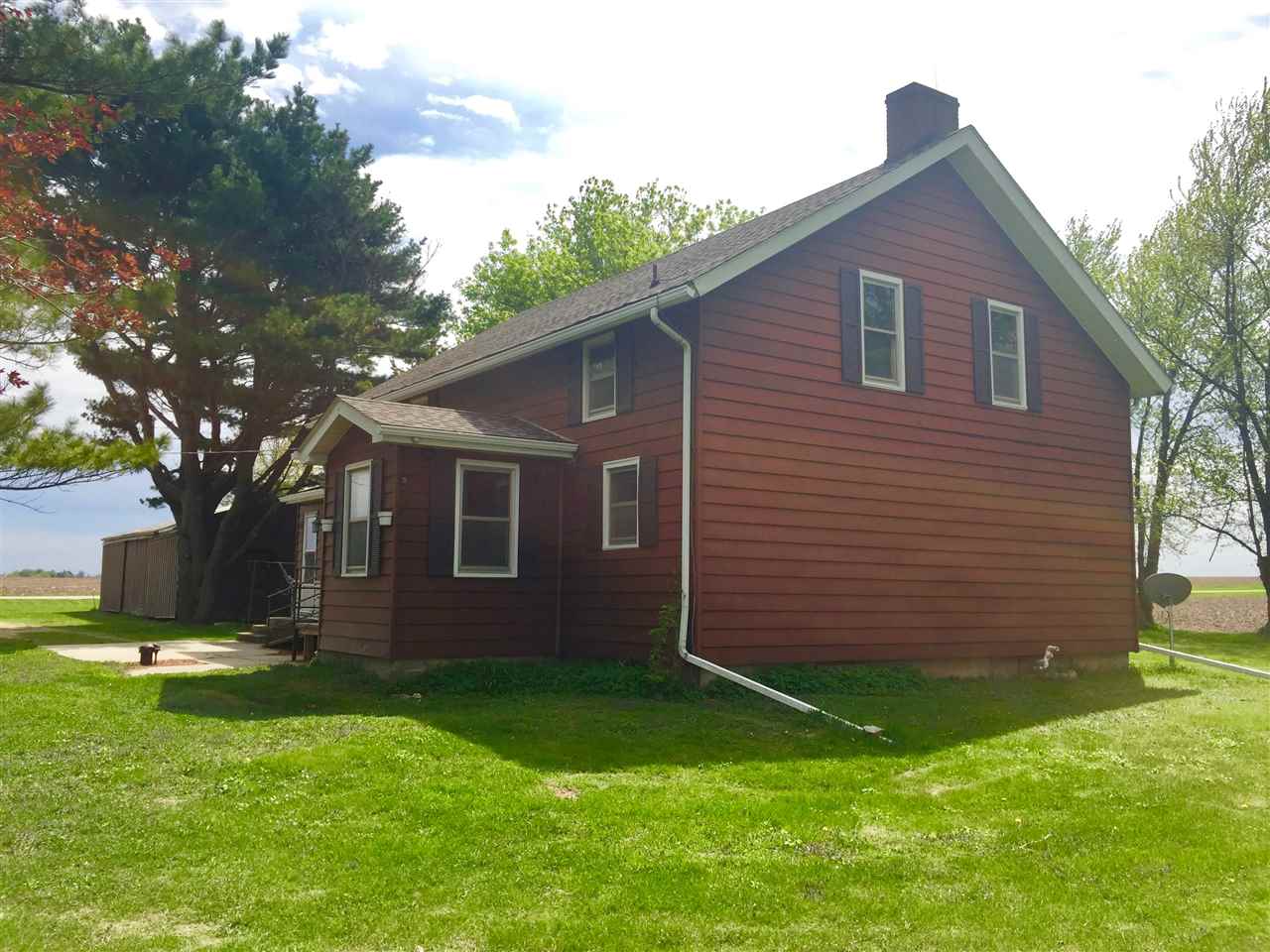 2018 Highway 251 Rochelle, IL 61068 - Photo 7 of 23 a view of a backyard with potted plants and large tree