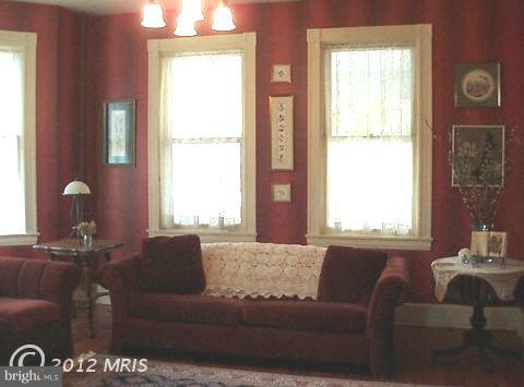 42 North Rolling Road Catonsville, MD 21228 - Photo 14 of 29 Living Room