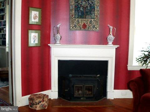 42 North Rolling Road Catonsville, MD 21228 - Photo 15 of 29 Living Room