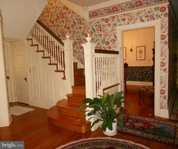 42 North Rolling Road Catonsville, MD 21228 - Photo 10 of 29 Foyer