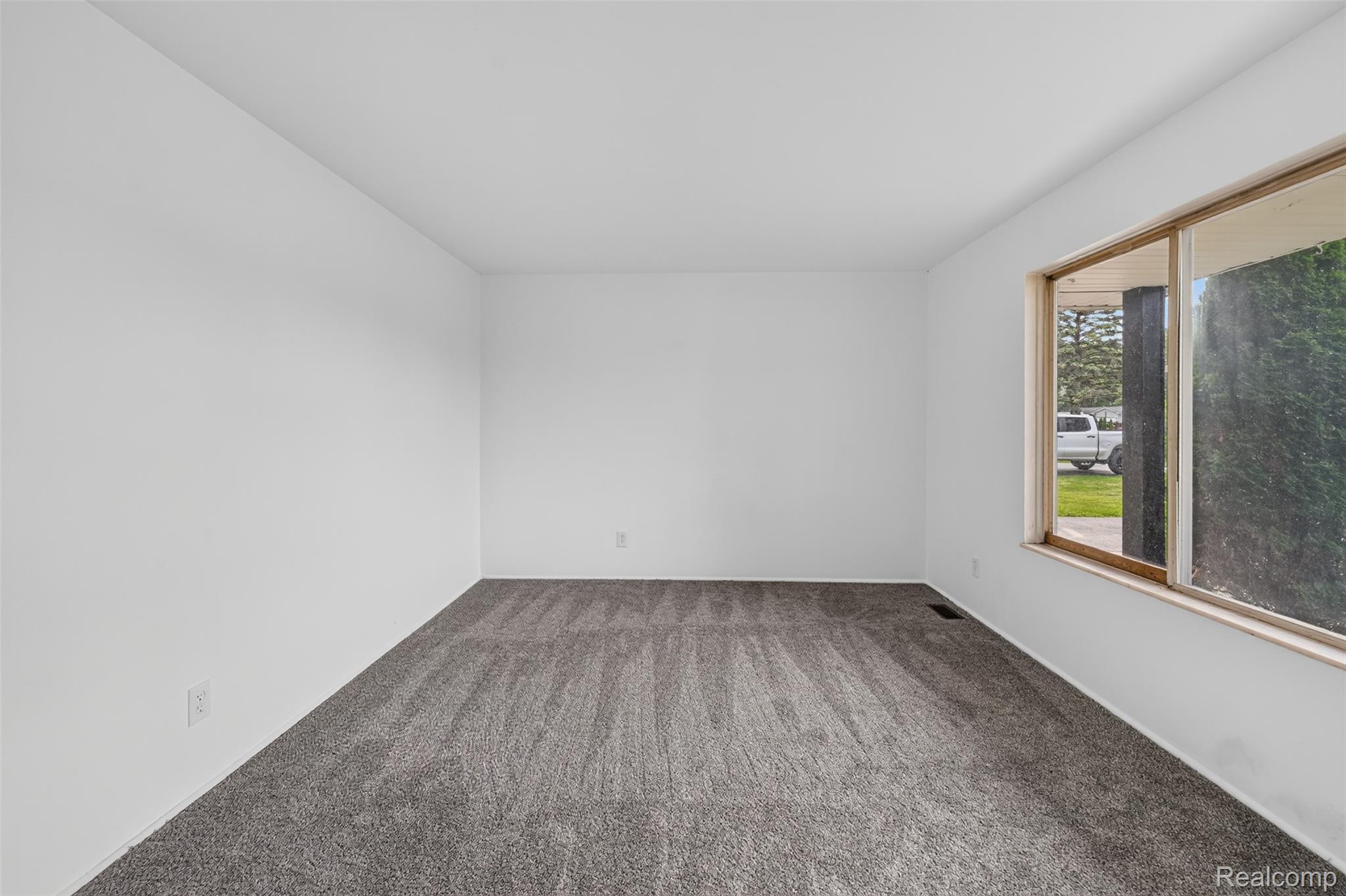 5457 Reid Road Swartz Creek, MI 48473 - Photo 10 of 51 Empty room