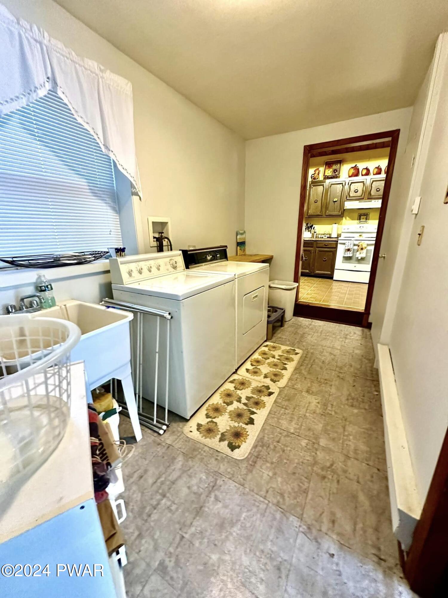 2391 Eagle Path Bushkill, PA 18324 - Photo 24 of 36 PoconoLaundry2