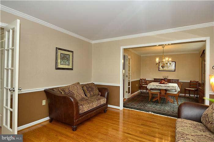 7109 Poole Jones Road Frederick, MD 21702 - Photo 9 of 30 Living Room