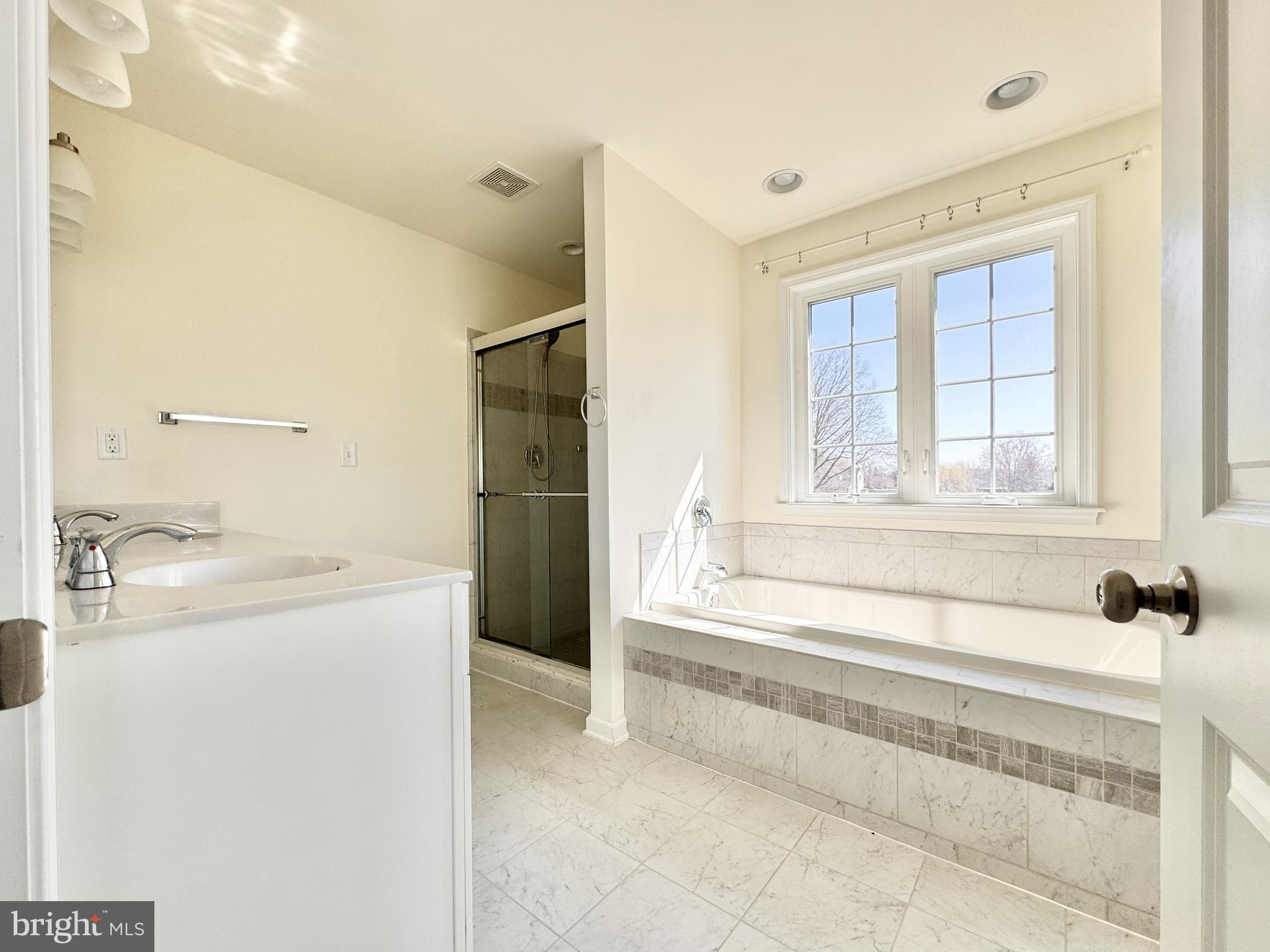 20 Lippitt Road Honey Brook, PA 19344 - Photo 20 of 38 a bathroom with a sink and a bathtub