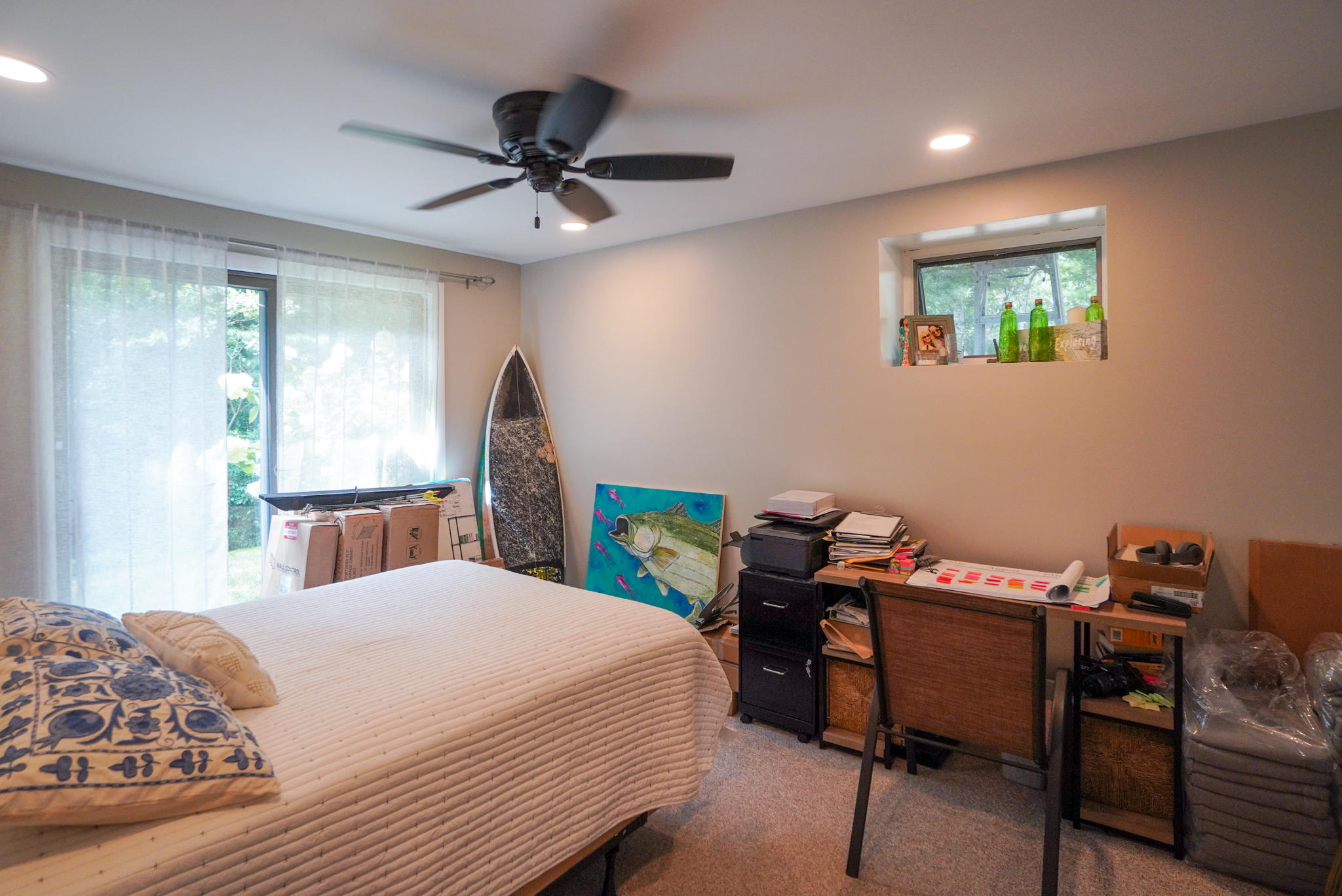 92 Springhill Road Vineyard Haven, MA 02568 - Photo 27 of 38 a bedroom with a bed and a table