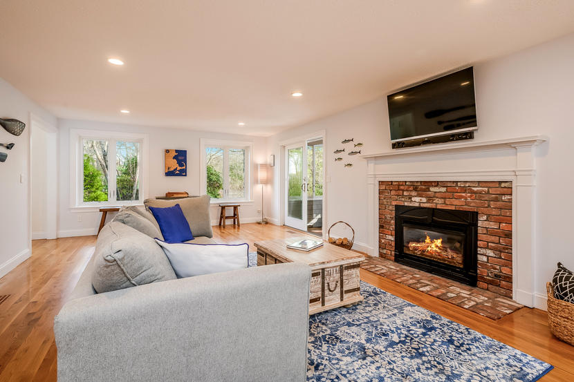 131 Fells Pond Road Mashpee, MA 02649 - Photo 3 of 28 009-photo--8762049
