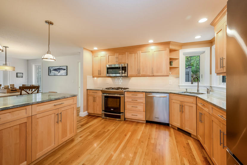 131 Fells Pond Road Mashpee, MA 02649 - Photo 5 of 28 016-photo--8762043